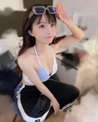 台北嬌小學生妹：小喬 158 D 44 20歲 嬌小可愛 舌技了得 美鮑粉嫩 快來品嘗一番鮮