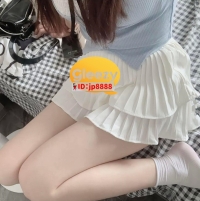 小桃 19歲 / 158cm / C罩杯撒嬌的語氣帶點悶悶的小性感；  親親的時候會閉眼偷笑，