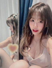 皮膚白 粉紅奶  漂亮 長相可愛   笑起來很甜美 酒窩女神啊