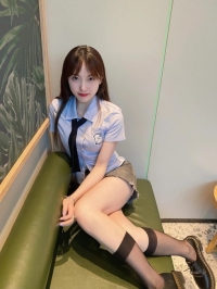 #資訊:竹竹 164cm  46kg  C+  22歲  #特色:最無法抗拒的少女力，大概就是制服上身的時