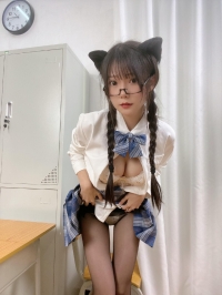 #高雄推薦；小暖 158.46.D.21歲 可愛夜校生 清純白皙 粉色的奶頭讓你無法控制自己的小