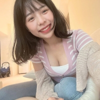 潤潤 158.E.20.45kg  簡介：童顏巨乳足代表她的一切。嫣紅的奶頭，就像蛋糕上的草莓般
