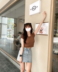 伊伊 162.45.C+.23歲 可愛甜美系女孩 身材好 長髮美腿 五官精緻  剛報班 目前還需調教