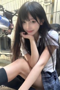 清純學生妹：小魚 162 C+ 45 21歲 甜美白皙辣妹一枚 腰細 奶大 臉正 姿勢挑戰100%