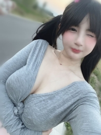 中部大奶外送茶：月兒 157 E 45 22歲 可愛 性格活潑 胸前的凶器超大 很堅挺 粉色嫩穴
