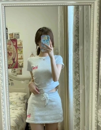 高雄美腿學生妹：冷冷 160 C 44 20歲 甜美 清晰可人 配合度超高 床上很會搖