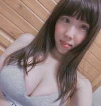 高雄大奶外送茶：小藝 163.50.E.26歲  玉X銀行氣質OL 奶大 騷 身材性感 服務熱情