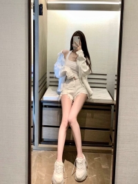 东京正妹重磅推荐：逸美 166-C-47-22歲 高檔美腿正妹 超漂亮 熱情健談 尺度大開