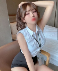 #台中推薦：小凡 160 C+奶 24歲 清純實習秘書 骨感嬌小床上是個小妖精 翹挺的小翹臀