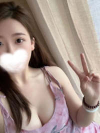 鹿鹿 162.48.D+.24歲  完美的小騷女 很會做挑逗動作  前凸後翹  姿勢很好配合 不管後