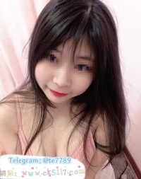 大學生妹初兼職，白嫩的美膚柔嫩可口