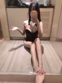 台中甜美小蘿莉：秋天 155 43 C+ 21歲 嬌小大奶妹 69舔鮑女友fu十足 服務熱情主動