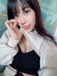高雄外送茶：美琳 158 D 46 27歲 漂亮 水汪汪的大眼無辜地盯著你看 想想就刺激~~