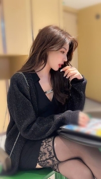 JKF女郎：夏可 165 C+ 46 26歲 高顏值 身材性感 很敢玩 口交技術很好 服務很主動喲
