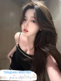 這位豔麗型性感美眉簡直就是瑜珈界的火辣辣小辣椒！