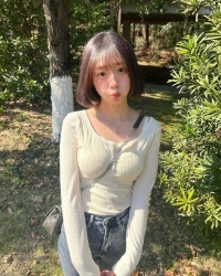 吃魚喝茶妹：玲玲 160 B 45 21歲 大眼睛新妹兼職 可愛蘿莉臉蛋 粉嫩鮑魚 角色扮演