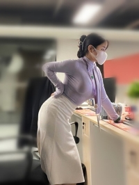 爆乳性感人妻：蕩樣 164 E 32歲 32歲的女生如狼似虎 想找一個敢玩 會玩 尺度大的男生