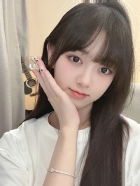 小Q  160  C  40kg   20歲  外表清秀白皙 女友FU 保養很好    水汪汪的眼睛十足的迷