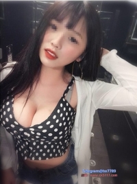 台中大奶學生：糖果 164 E 47 21歲 xx大學學生妹平時兼職一些外拍 完美身材  皮膚白嫩