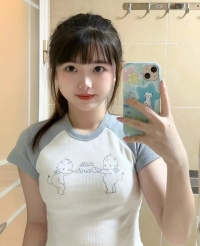 台中嬌小學生妹：小泡 156 C 44 20歲 清純可愛 粉嫩穴穴 很緊 水很多 高潮多次~