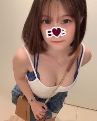 台中學生妹：晚晴 156 45 D 22歲 學生妹兼職熱情 主動 可親可舔 可摳穴 可LG 可69 讚