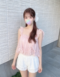 🇯🇵 番號：517 資訊：163cm・46kg・E・24歲愛笑又很會帶氣氛