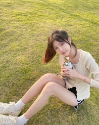 學生援交妹：小莫 157 43 B+ 18歲 活潑朝氣學生妹妹 小隻 白 纖瘦 很有初戀女友的感覺
