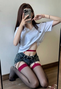 台中美腿學生妹：兮兮 165 .C .46.20歲 清純漂亮 擁有雪白的肌膚和纖細的A4小腰 超讚
