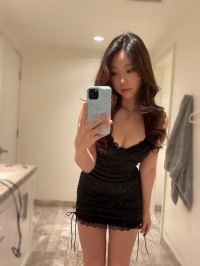 #台中大奶外送茶：開心 165 E 48 26歲 #大奶護理妹 敢玩敢秀 狂野奔放,主動蹲下舔食肉