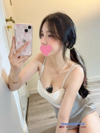台中甜美大學生：蜜蜜 160 C+ 45 21歲 外表看起來超級乖乖 甜美清秀的氣質加上迷人笑